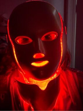 Prédiré Face and Neck Mask 8 LED Lights EMS Stimulation Pulse
